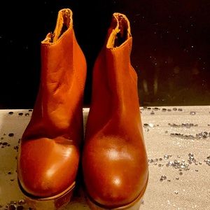 KDB soft leather clogs